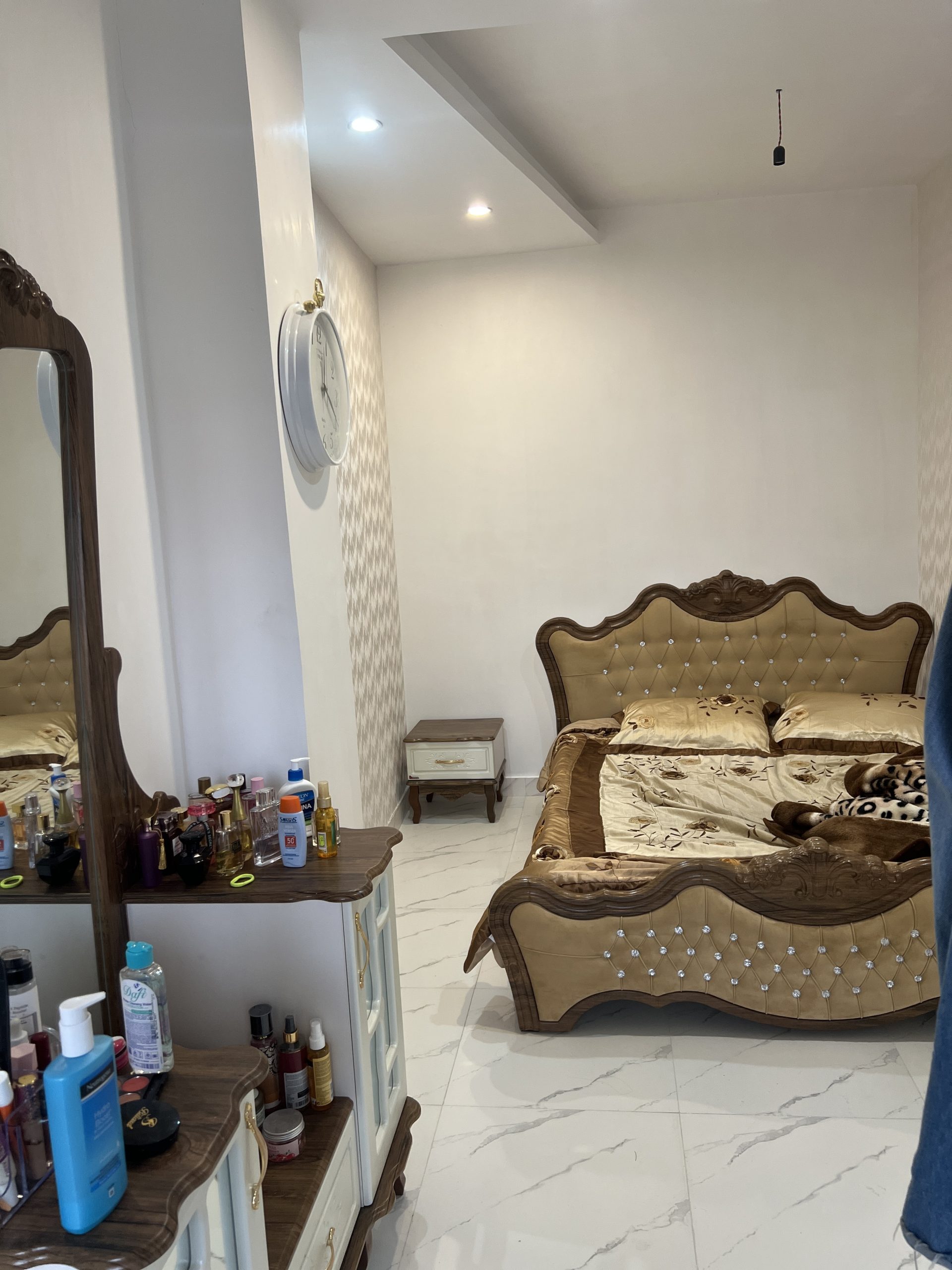 اپارتمان نوساز ، نسق، ۴ ط۸ واحد