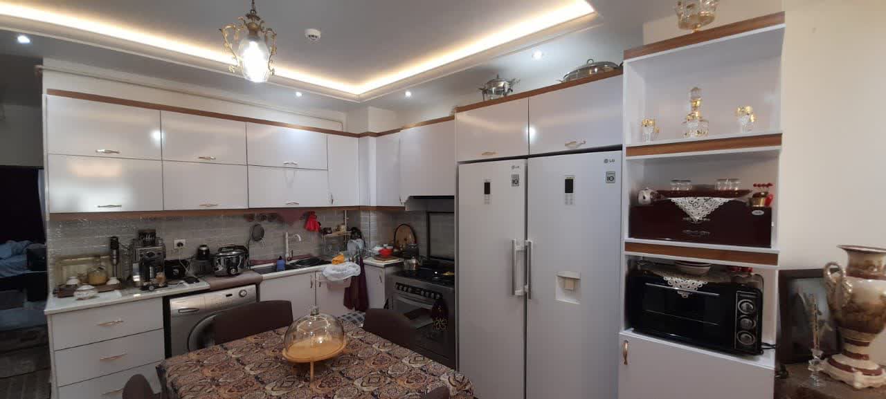 90متری /نوساز /طبقه 2/خ بهشتی